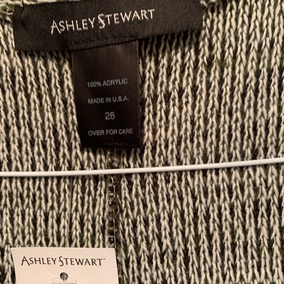 Plus size 26 split back fringe trim long vest - Picture 3 of 6